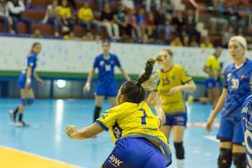 El Rocasa viajará a Turquía con una renta de diez goles (33-23) (Foto TA)